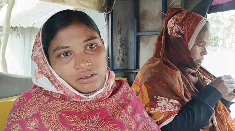 নিখোঁজ স্বামীকে খুঁজে পেতে স্ত্রীর মাইকিং